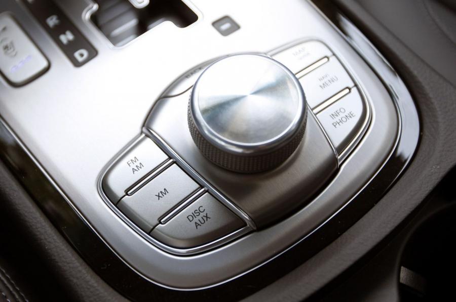  Hyundai Genesis 5.0 R-Spec 2012 года  (фото 14 из 33)